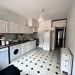 Flores Terrace דירה