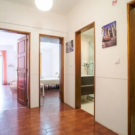 Flores Terrace Apartment