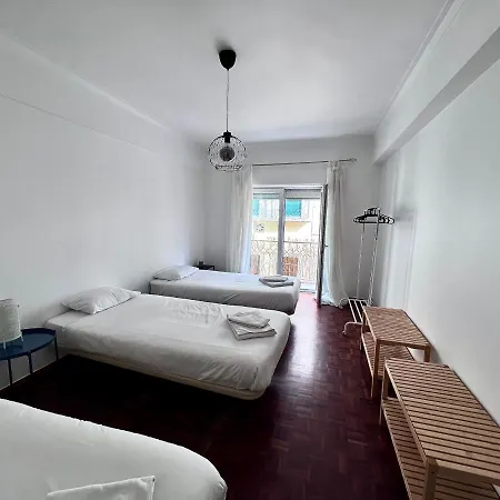 Flores Terrace 公寓 *